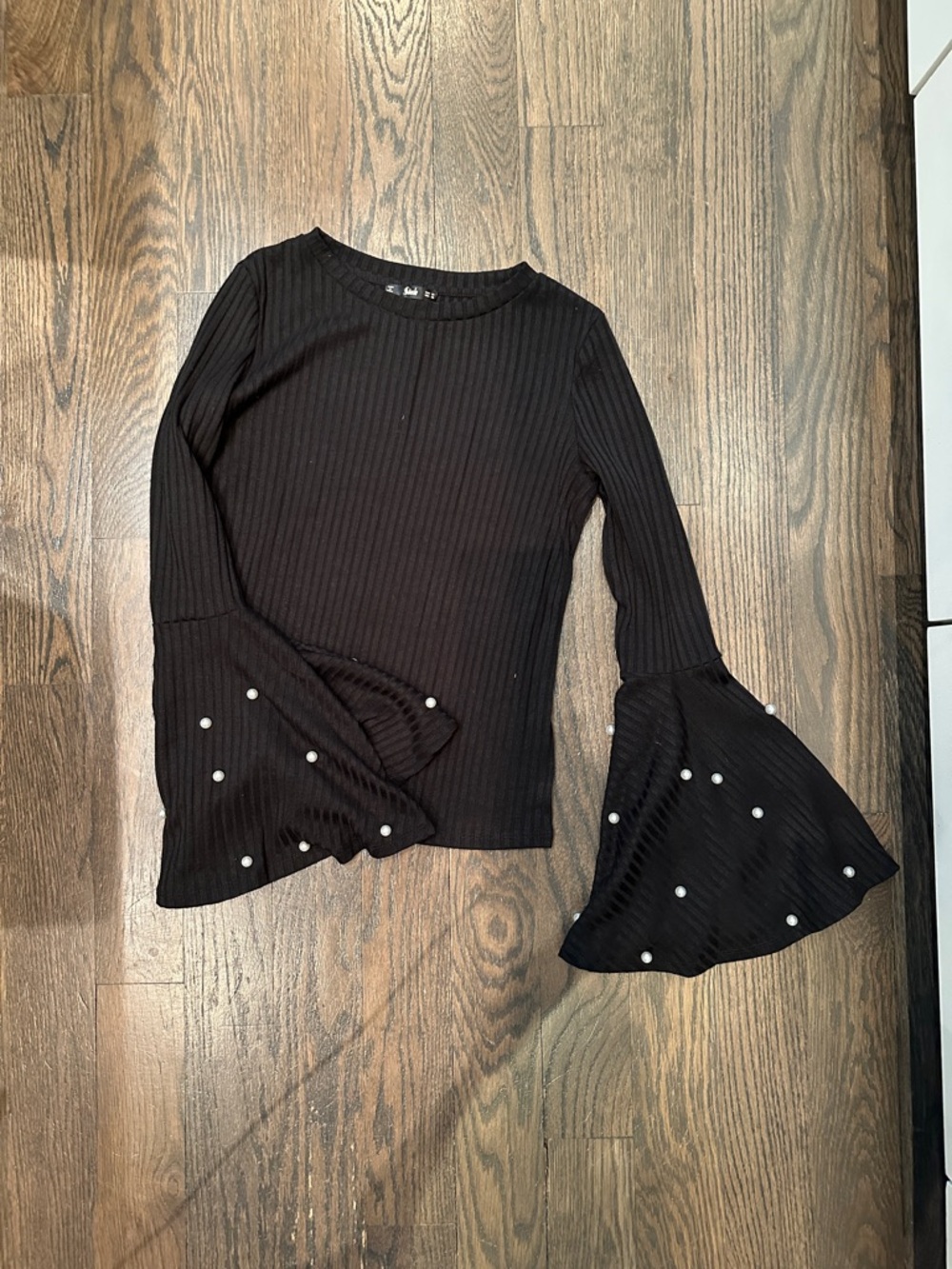 Women’s bell sleeve with pearls ribbed shirt